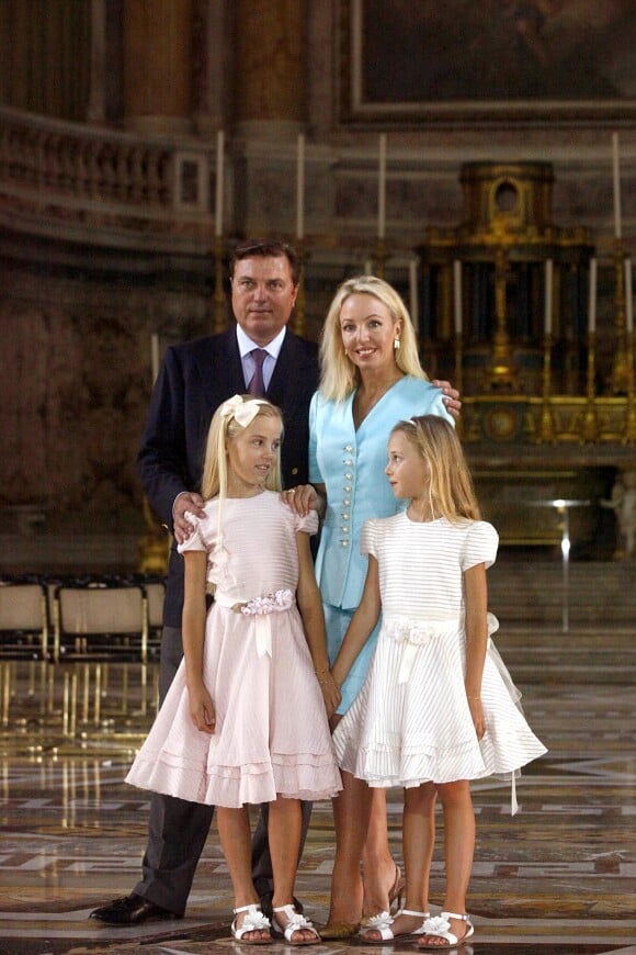 Maria Chiara de Bourbon des Deux-Siciles, sa soeur et ses parents il y a plusieurs années.