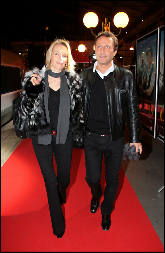 Arthur et Estelle Lefébure - Départ vers Lille depuis Paris en TGV - Avant-première du film "Bienvenue chez les Ch'tis" au cinéma UGC Ciné Cité de Lille le 18 février 2008