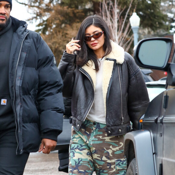 Exclusif - Justin Bieber et sa femme Hailey Bieber vont déjeuner avec Kendall et Kylie Jenner à Aspen le 1er janvier 2023.