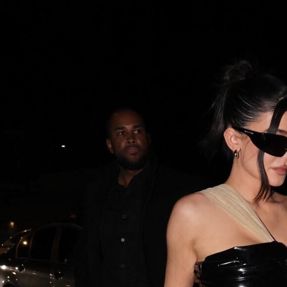 Kendall Jenner et Kylie Jenner arrivent au restaurant "Catch" à Los Angeles, le 17 décembre 2022.