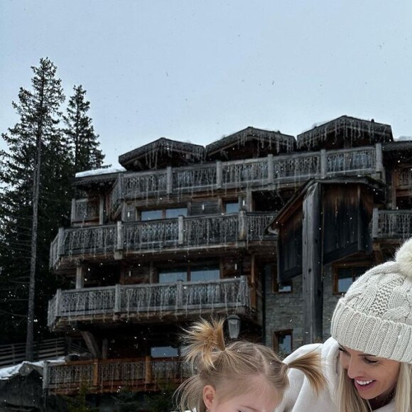 Jessica Thivenin et sa fille Leewanne au ski