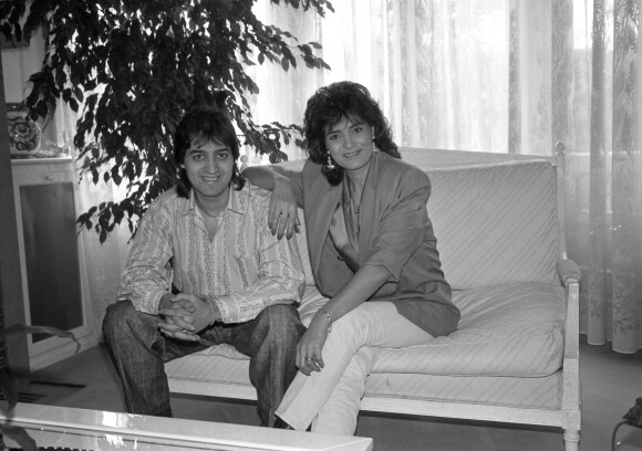 Archives - Rendez-vous avec Linda de Suza et son fils Joao Lança à son domicile parisien. Le 2 mars 1989