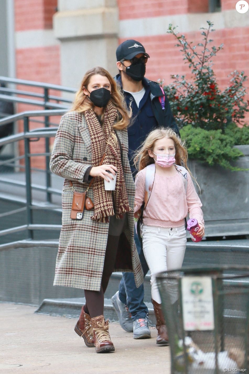 Exclusif Blake Lively Son Mari Ryan Reynolds Et Leur Fille Inez Se Promènent à New York Le 