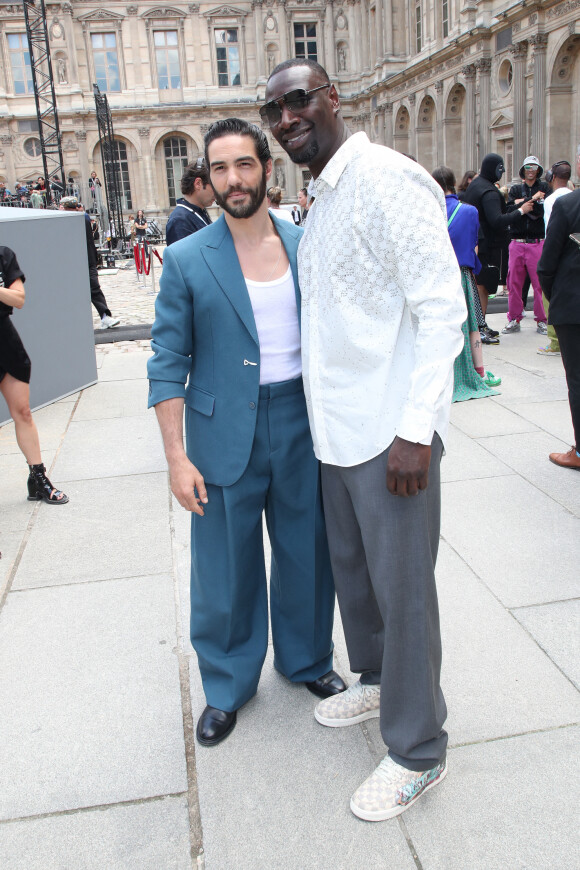 Tahar Rahim et Omar Sy lors du défilé de mode Homme printemps-été 2023 Louis Vuitton dans la cour Carrée du Louvre à Paris, le 23 juin 2022. © Bertrand Rindoff/Bestimage