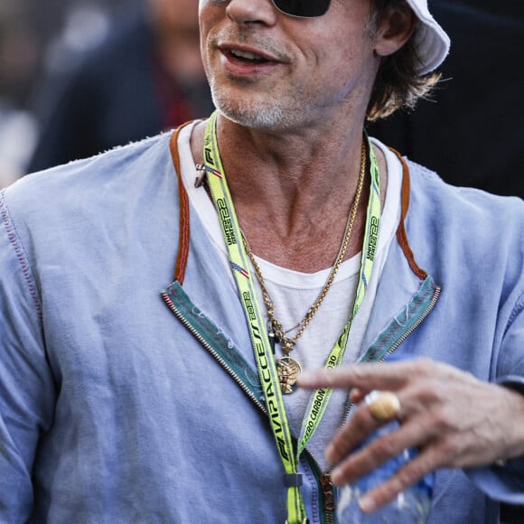 Brad Pitt lors du Grand Prix de Formule 1 (F1) des États-Unis à Austin, le 21 octobre 2022. © Hoch Zwei via Zuma Press/Bestimage