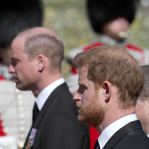 Le prince William, duc de Cambridge, le prince Harry, duc de Sussex - Arrivées aux funérailles du prince Philip, duc d'Edimbourg à la chapelle Saint-Georges du château de Windsor, le 17 avril 2021. 