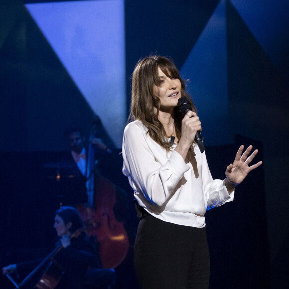 Exclusif - Carla Bruni Sarkozy - Enregistrement de l'émission "Le Grand Echiquier", diffusée le 1er juillet sur France 2. Le 21 mars 2022 © Cyril Moreau / Bestimage