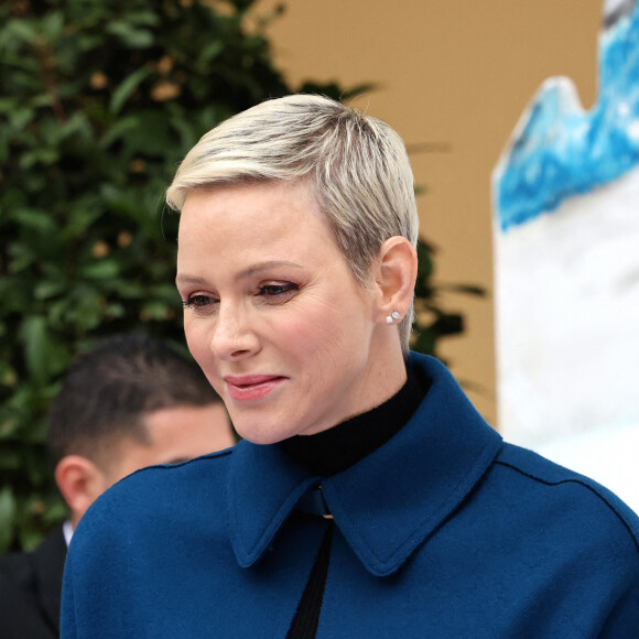 La princesse Charlene de Monaco lors du traditionnel arbre de Noël du palais princier à Monaco le 14 décembre 2022. Le couple princier et leurs enfants ont distribué cadeaux et friandises aux enfants monégasques, dans la cour du Palais. © Claudia Albuquerque / Bestimage 