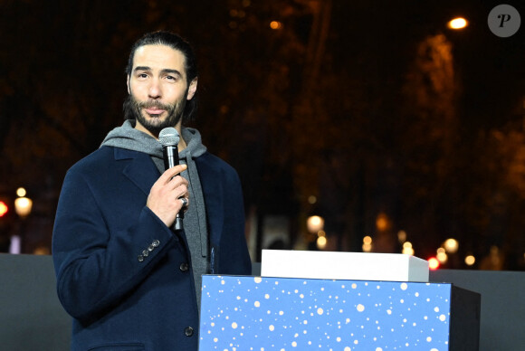 Tahar Rahim - Inauguration des illuminations de l'Avenue des Champs-Elysées à Paris le 20 novembre 2022. © Coadic Guirec/Bestimage