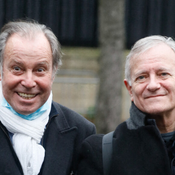 Michel Leeb et Francis Huster - Arrivées à l'enregistrement de l'émission "Vivement Dimanche" au Studio Gabriel à Paris, présentée par M.Drucker et diffusée le 8 janvier 2023 sur France 3. Le 21 décembre 2022. © Christophe Clovis / Bestimage