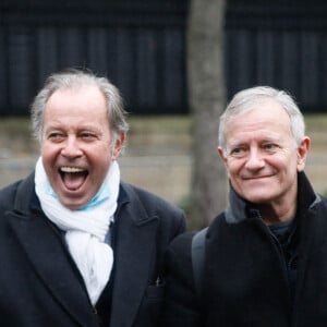 Michel Leeb et Francis Huster - Arrivées à l'enregistrement de l'émission "Vivement Dimanche" au Studio Gabriel à Paris, présentée par M.Drucker et diffusée le 8 janvier 2023 sur France 3. Le 21 décembre 2022. © Christophe Clovis / Bestimage