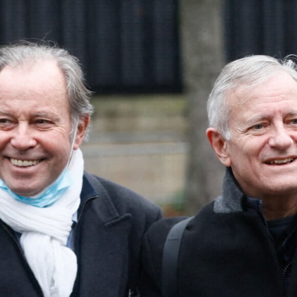 Michel Leeb et Francis Huster - Arrivées à l'enregistrement de l'émission "Vivement Dimanche" au Studio Gabriel à Paris, présentée par M.Drucker et diffusée le 8 janvier 2023 sur France 3. Le 21 décembre 2022. © Christophe Clovis / Bestimage