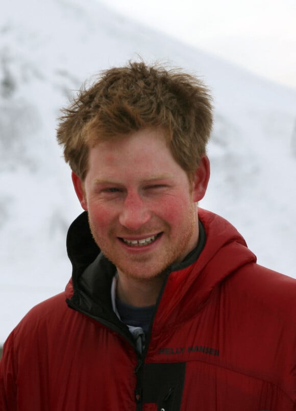Lr prince Harry attend l'avion pour survoler le Pôle Nord à Spitssbergenon en Norvège.