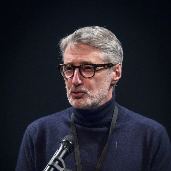 Antoine de Caunes a lu San-Antonio lors de la Grande Dictée Noire du Festival Quais du Polar à Lyon. Le 1er avril 2022 © Sandrine Thesillat / Panoramic / Bestimage