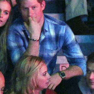 Le prince Harry et sa compagne Cressida Bonas dans les tribunes du stade de Wembley lors de l'évènement "We Day UK" à Londres. Le 7 mars 2014 