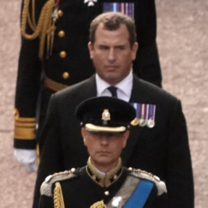 Le roi Charles III d'Angleterre, la princesse Anne, le prince William, prince de Galles, le prince Harry, duc de Sussex, le prince Edward, comte de Wessex, Timothy Laurence, et le prince Andrew, duc d'York - Procession cérémonielle du cercueil de la reine Elisabeth II du palais de Buckingham à Westminster Hall à Londres, Royaume Uni, le 14 septembre 2022. 