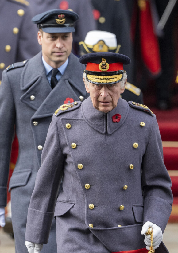Le prince William, prince de Galles, et Prince Charles III - Les membres de la famille royale d'Angleterre et les personnalités lors du "Remembrance Sunday Service" à Londres, le 13 novembre 2022. 