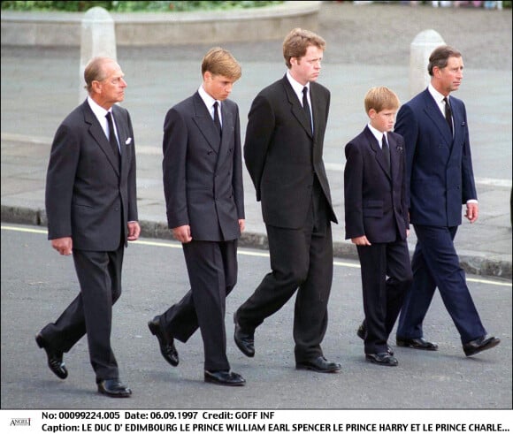 Le prince Philip, prince William, Earl Spencer, prince Harry et prince Charles lors des funérailles de la princesse Diana le 6 septembre 1997 à Londres
