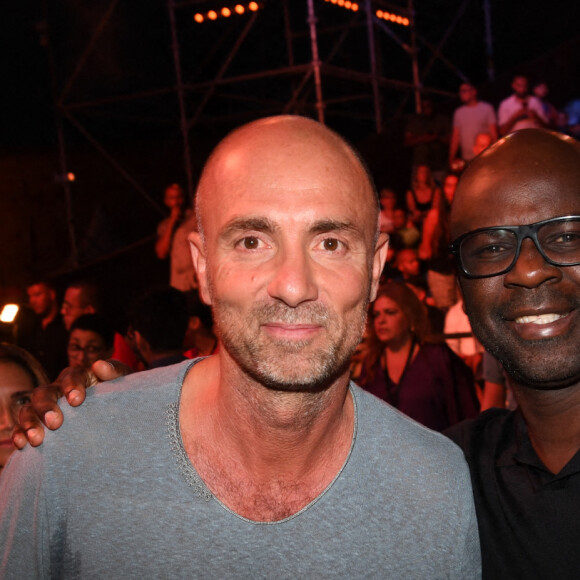 Exclusif - Christophe Dugarry et Lilian Thuram lors de la soirée du grand gala du "Marrakech du Rire 2022" pour la 10ème édition au palais El Badiî à Marrakech, Maroc, le 18 juin 2022. © Rachid Bellak/Bestimage