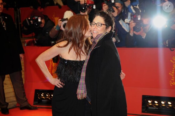 La sublime Julianne Moore et la réalisatrice Lisa Cholodenko à l'occasion de l'avant-première de The kids are all right, lors de la 60e Berlinale, le 17 février 2010.