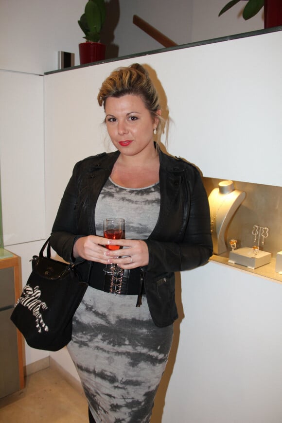 Cindy Lopes (Secret Story 3) avec sa bague de fiancailles - Soiree d'Axel Jumahong, createur de Junlon Joaillerie a la galerie Royale a Paris le 23 mai 2013