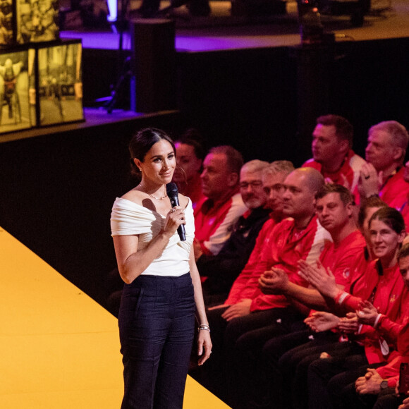 Le prince Harry et Meghan Markle lors de la cérémonie d'ouverture des Invictus Games 2020 à La Haye, le 16 avril 2022. 