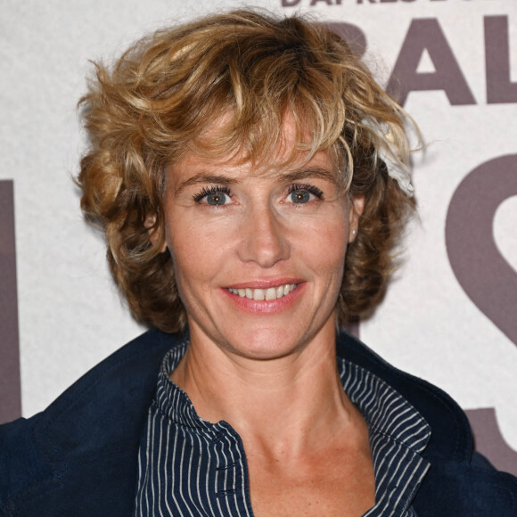 Cecile de France lors du photocall de l'avant première du film "Illusions perdues" au cinéma UGC Normandie à Paris le 4 octobre 2021. © Coadic Guirec / Bestimage
