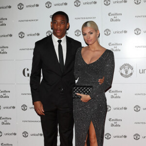 Anthony Martial et sa compagne Mélanie da Cruz sont apparus pour la première fois en public au photocall du dîner de gala "The United for UNICEF" au stade Old Trafford à Manchester, Royaume Uni, le 31 octobre 2016.