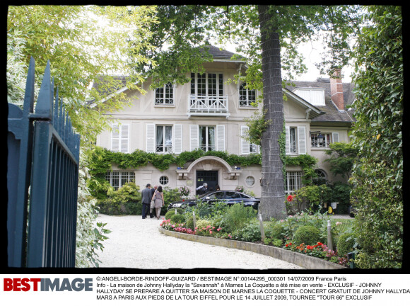 Johnny Hallyday se prépare à quitter sa maison de Marnes-la-Coquette. ©ANGELI-BORDE-RINDOFF-GUIZARD / BESTIMAGE