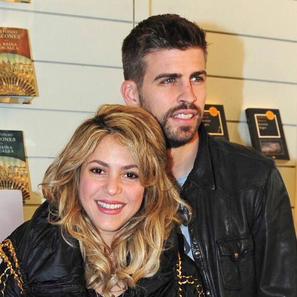 Shakira et son compagnon Gerard Pique au lancement du nouveau livre de Joan Pique, le pere de Gerard, a Barcelone, le 14 mars 2013.