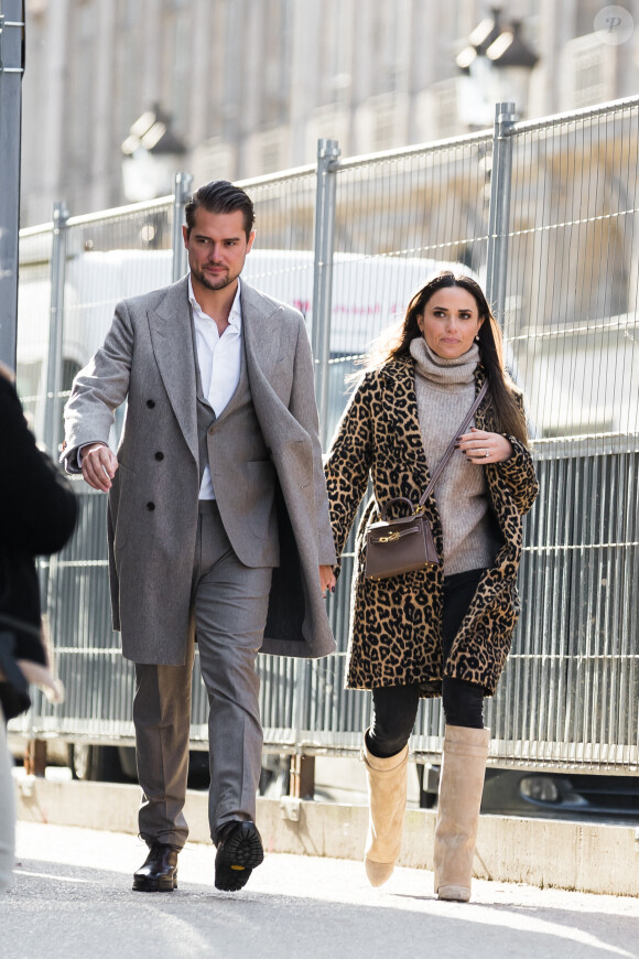 Exclusif - Capucine Anav et son compagnon Victor sont allés choisir leurs alliances pour leur futur mariage, à la bijouterie Galeries Lafayette - Royal Quartz Paris rue Royal à Paris, France, le 7 février 2022. 