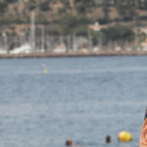 Exclusif - Tomer Sisley tourne le téléfilm "Comme mon fils" (TF1) à Théoule-sur-Mer, le 27 juillet 2022. 