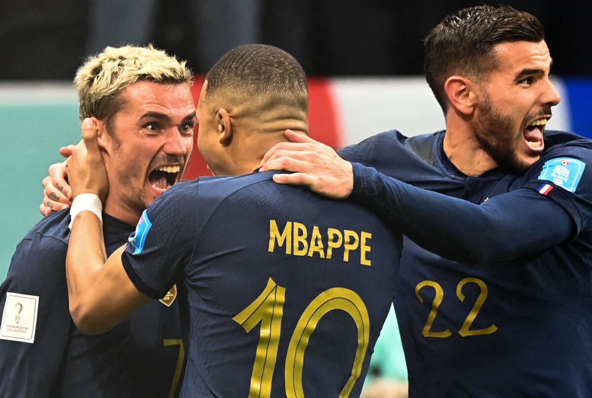 Photo : Antoine Griezmann, Kylian Mbappé Et Théo Hernandez Au Match De ...