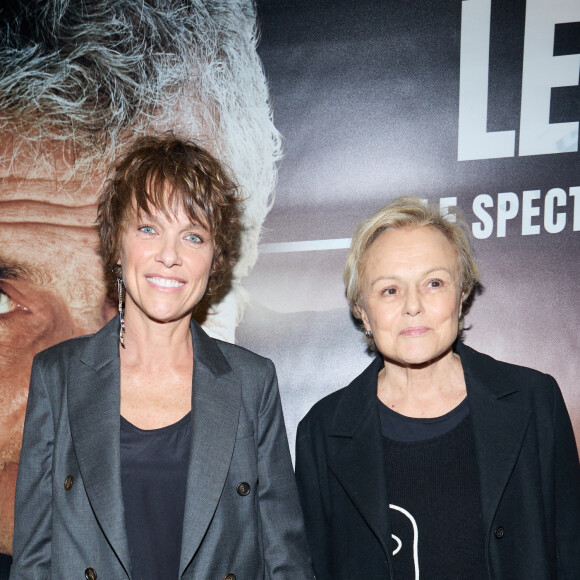 Exclusif - Muriel Robin et sa femme Anne Le Nen - Photocall - Spectacle symphonique Claude Lelouch "D'un film à l'autre" au Palais des Congrès de Paris le 14 novembre 2022. Pour Fêter ses 85 ans et 60 de carrière, Claude Lelouch a créé un ciné-concert, "Claude Lelouch - D'un film à l'autre", dans lequel la musique de ses films est jouée par l'orchestre philharmonique de Prague, au Palais des Congrès à Paris. Sur le gâteau, son chiffre fétiche : 13 car 85 ans (8+5 = 13). Claude Lelouch associe le 13 à toute sa vie professionnelle : sa société "Les films 13" et son cinéma, le "Club 13. © Moreau / Rindoff / Bestimage 