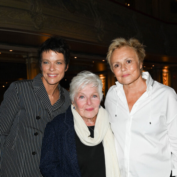 Line Renaud, Anne Le Nen et Muriel Robin - Inauguration de la statue de cire de "Muriel Robin et Pierre Palmade" au musée Grévin à Paris le 25 octobre 2021. © Coadic Guirec/Bestimage