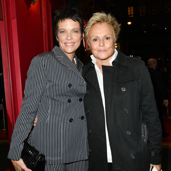 Anne Le Nen et sa femme Muriel Robin - Inauguration de la statue de cire de "Muriel Robin et Pierre Palmade" au musée Grévin à Paris le 25 octobre 2021. © Coadic Guirec/Bestimage 