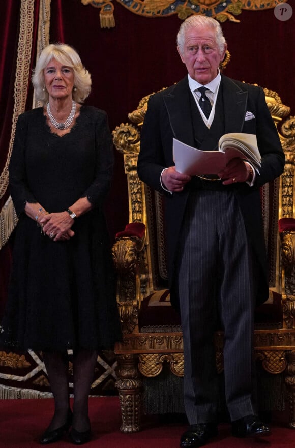 La reine consort Camilla Parker Bowles, le roi Charles III d'Angleterre - Personnalités lors de la cérémonie du Conseil d'Accession au palais Saint-James à Londres, pour la proclamation du roi Charles III d'Angleterre. Le 10 septembre 2022 