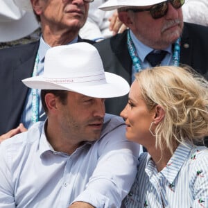 Elodie Gossuin et son mari Bertrand Lacherie dans les tribunes lors des internationaux de tennis de Roland Garros à Paris, France, le 4 juin 2019. © Jacovides-Moreau/Bestimage 