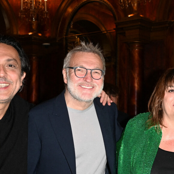 Exclusif - Olivier Sitruk, Laurent Ruquier, Michèle Bernier et Jean-Luc Reichmann - 100ème de la pièce "Je préfère qu'on reste ensemble" au Théâtre des Variétés à Paris le 12 janvier 2023. © Coadic Guirec/Bestimage