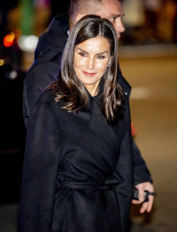 La reine Letizia d'Espagne - Obsèques du roi Constantin II de Grèce : arrivées au dîner la veille de la cérémonie à l'hôtel Grande Bretagne à Athènes. 