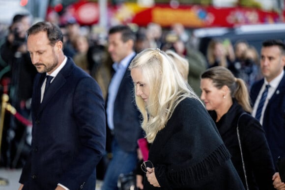 Le prince Haakon de Norvège et la princesse Mette Marit - Obsèques du roi Constantin II de Grèce : arrivées au dîner la veille de la cérémonie à l'hôtel Grande Bretagne à Athènes le 15 janvier 2023. 