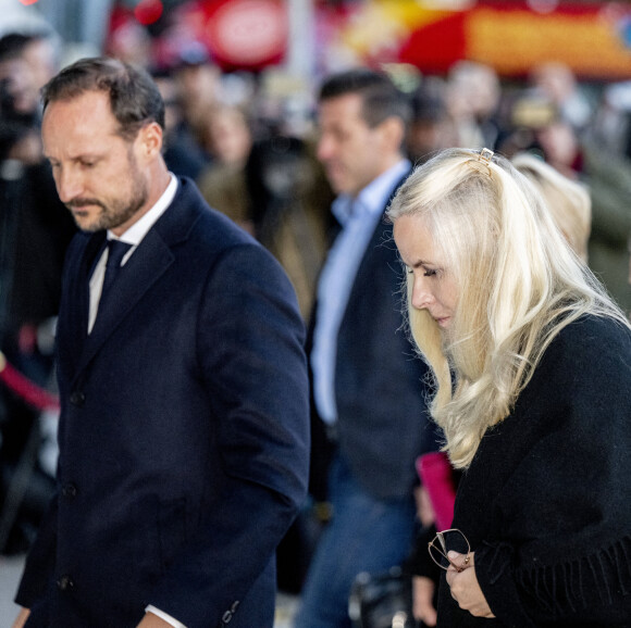 Le prince Haakon de Norvège et la princesse Mette Marit - Obsèques du roi Constantin II de Grèce : arrivées au dîner la veille de la cérémonie à l'hôtel Grande Bretagne à Athènes le 15 janvier 2023. 