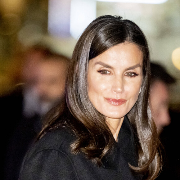 La reine Letizia d'Espagne - Obsèques du roi Constentin II de Grèce : arrivées au dîner la veille de la cérémonie à l'hôtel Grande Bretagne à Athènes. 