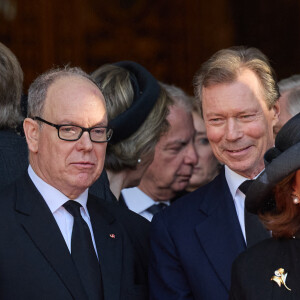 Le prince Albert II de Monaco, le Grand-Duc Henri de Luxembourg - Sorties des obsèques du roi Constantin II de Grèce en la cathédrale métropolitaine d'Athènes, Grèce, le 16 janvier 2023. © Cyril Moreau/Bestimage 