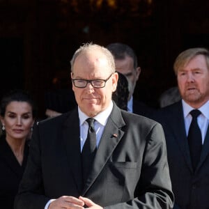 Le prince Albert II de Monaco, le roi Willem-Alexander des Pays-Bas - Sorties des obsèques du roi Constantin II de Grèce en la cathédrale métropolitaine d'Athènes, Grèce, le 16 janvier 2023. © Cyril Moreau/Bestimage 