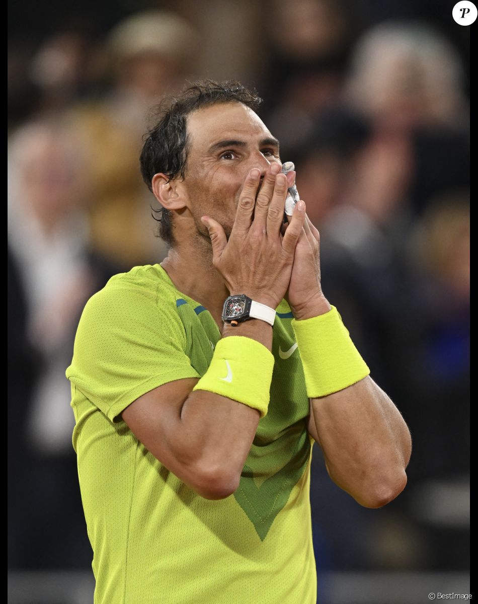 Rafael Nadal - Rafael Nadal fait tomber le tenant du titre, Novak Djokovic, au terme d'un quart de finale épique lors des Internationaux de France de Tennis de Roland Garros 2022 le 31 mai 2022.