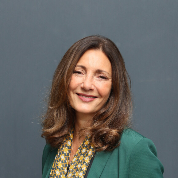 Exclusif - Valerie Karsenti, comédienne et membre du jury du festival, pose à l'occasion du Festival International du film de Saint-Jean-de-Luz, France, le 6 octobre 2022. © Patrick Bernard/Bestimage