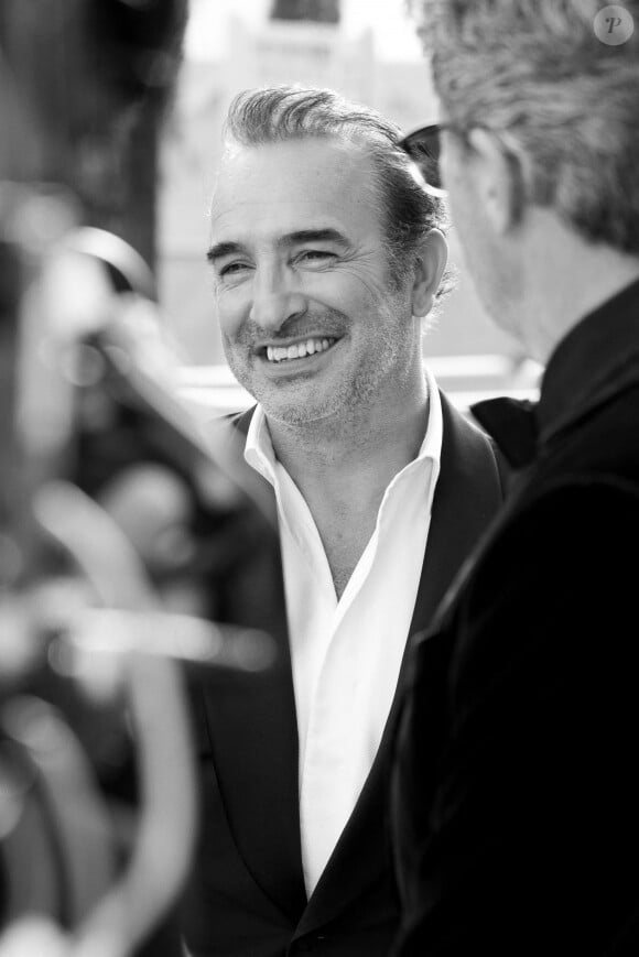 Exclusif - Jean Dujardin avant la montée des marches de "L'innocent" lors du 75ème Festival International du Film de Cannes, le 24 mai 2022. Justin Personnaz/Bestimage