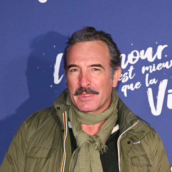 Jean Dujardin - Avant-première du film "L'amour c'est mieux que la vie" réalisé par C. Lelouch dont c'est le 50ème film au cinéma UGC Normandie à Paris le 17 janvier 2022. © Coadic Guirec/Bestimage
