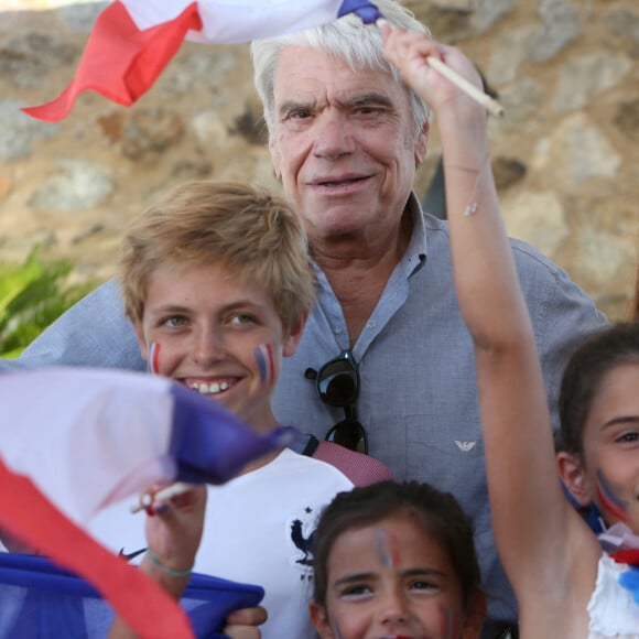 Exclusif - Bernard Tapie célèbre la victoire des Bleus, champions du monde 2018, sur le port de Saint-Tropez, le 15 juillet 2018. © Luc Boutria/Nice Matin/Bestimage 